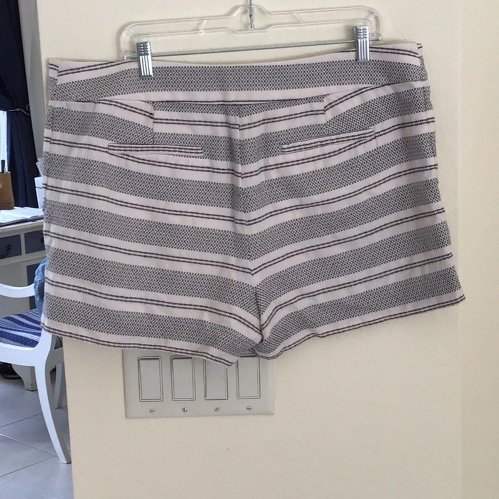 Ann Taylor LOFT The Riviera short diamond printed shorts - Picture 2 of 6